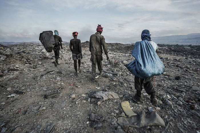 Scavenging in Port-au-Prince, Ouest, Haiti