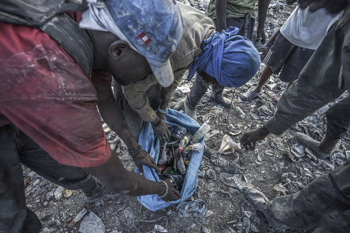 Scavenging in Port-au-Prince, Ouest, Haiti