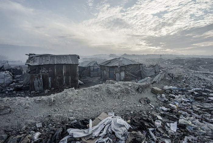 Scavenging in Port-au-Prince, Ouest, Haiti