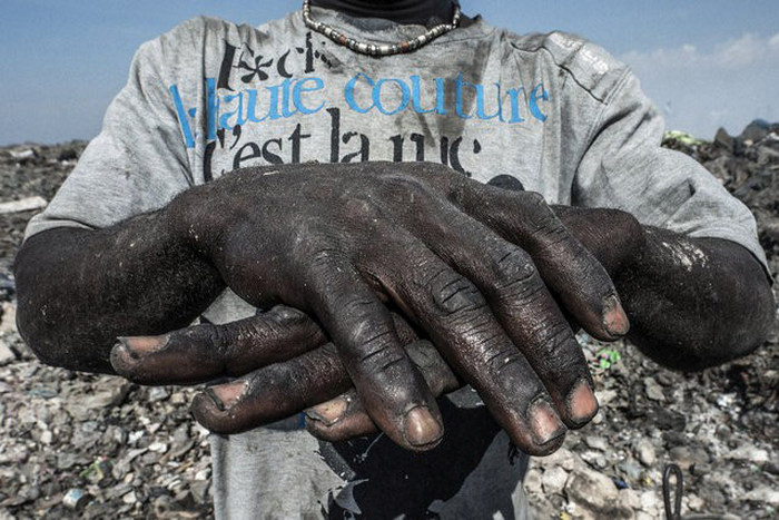 Scavenging in Port-au-Prince, Ouest, Haiti