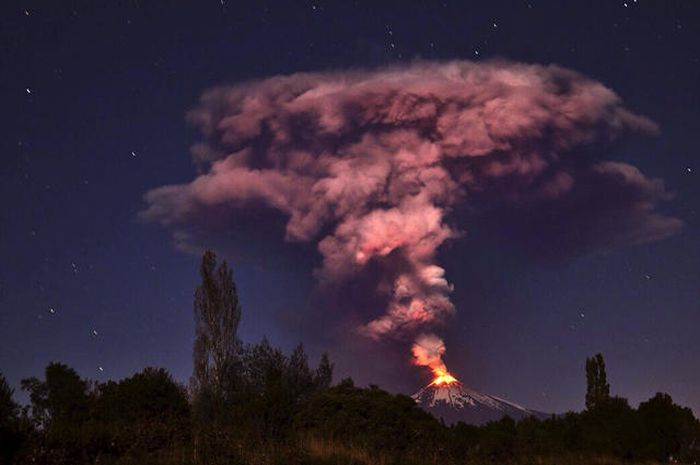 Villarrica Rucapillán volcano eruption, Araucania Region, Andes, Chile