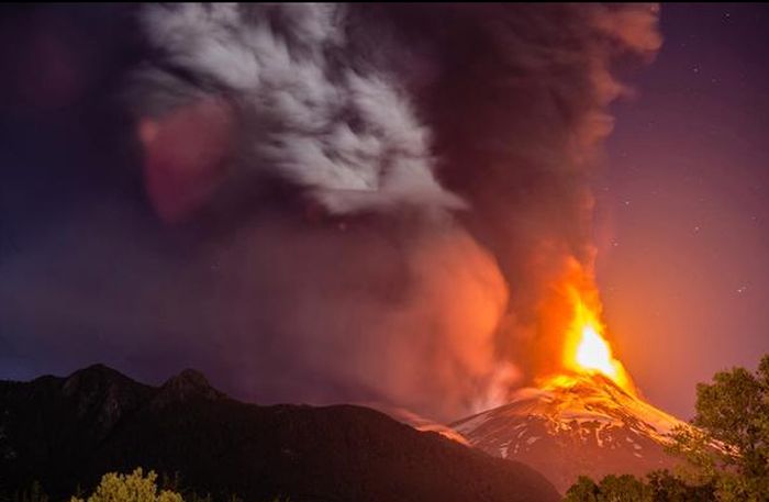 Villarrica Rucapillán volcano eruption, Araucania Region, Andes, Chile