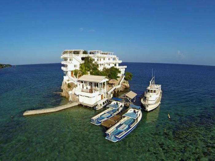 Villa on Dunbar Rock, Bay Islands, Guanaja, Honduras, Carribbean Sea