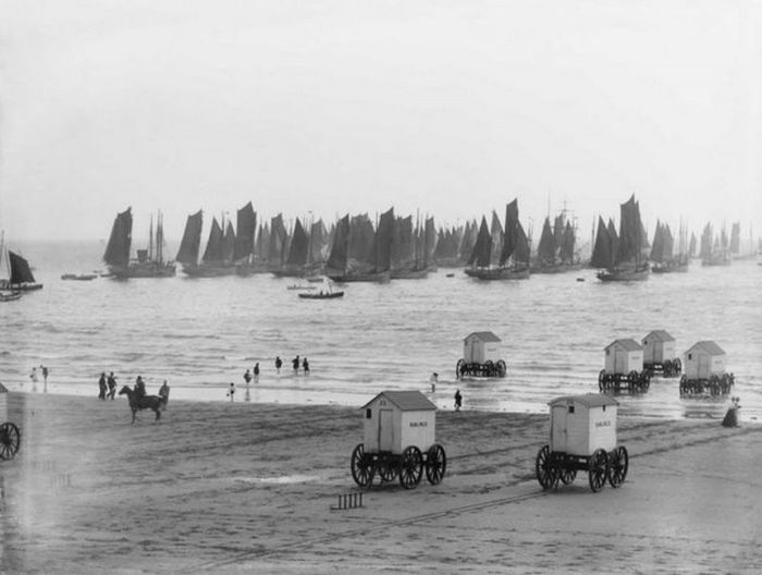 History: Bathing machine devices on the beach, 18th-19th century, Europe