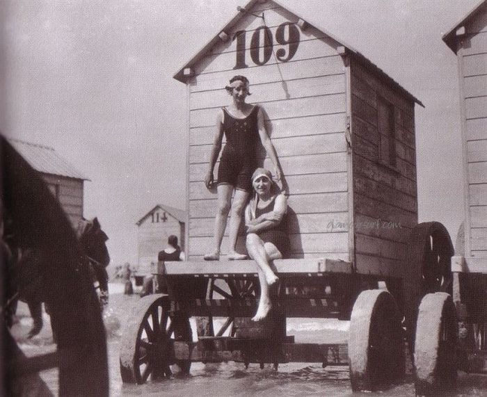 History: Bathing machine devices on the beach, 18th-19th century, Europe