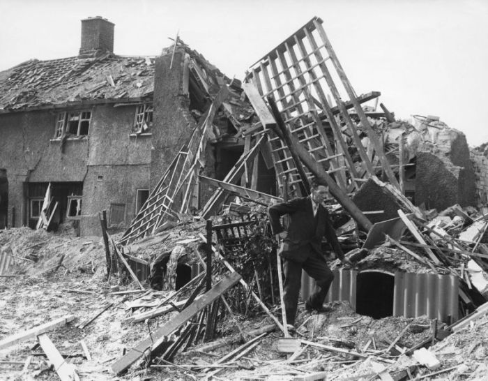 History: World War II photography, Anderson shelter