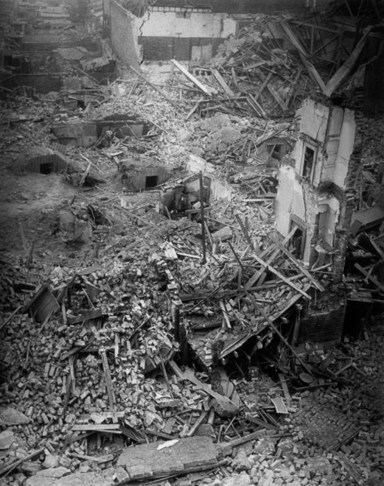 History: World War II photography, Anderson shelter