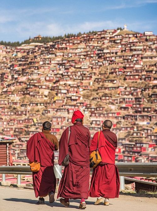 Larung Gar Valley, Sêrtar County of Garzê, Tibet, Kham, China