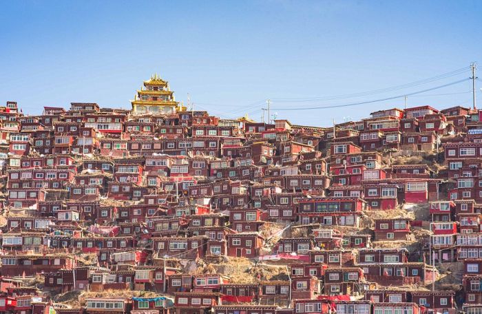 Larung Gar Valley, Sêrtar County of Garzê, Tibet, Kham, China