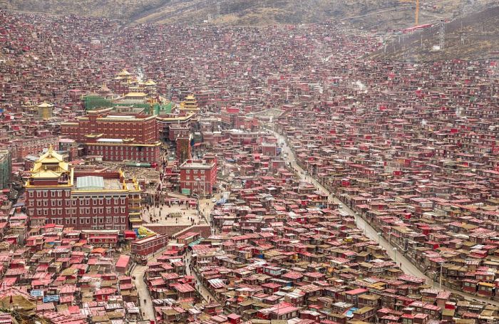 Larung Gar Valley, Sêrtar County of Garzê, Tibet, Kham, China