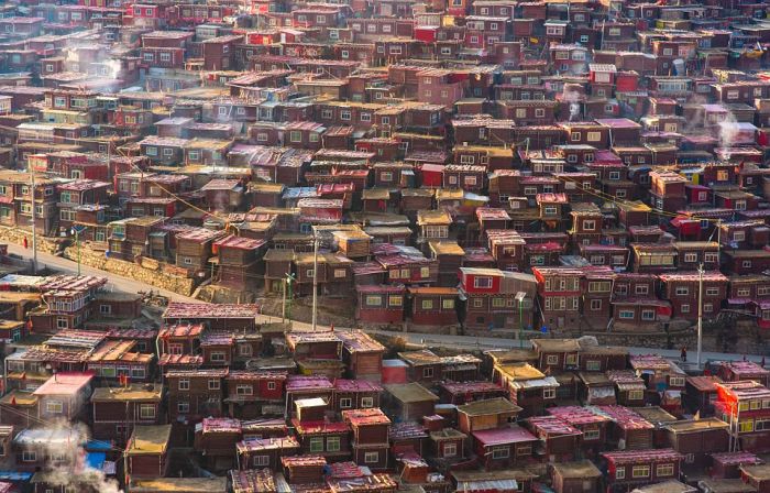 Larung Gar Valley, Sêrtar County of Garzê, Tibet, Kham, China