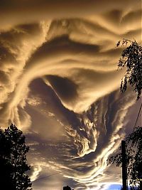 World & Travel: clouds formation