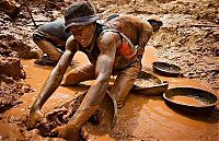 World & Travel: Gold mining, Congo