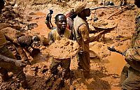 World & Travel: Gold mining, Congo