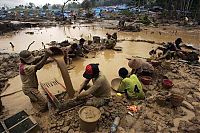 World & Travel: Gold mining in Indonesia