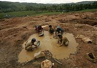 World & Travel: Gold mining in Indonesia