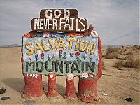 World & Travel: Salvation mountain by Leonard Knight