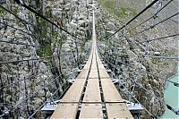 World & Travel: dangerous bridges