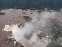 World & Travel: The Devil's Throat (Garganta do diablo), Iguazu river, Brazil, Argentina border