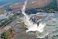 World & Travel: The Devil's Throat (Garganta do diablo), Iguazu river, Brazil, Argentina border