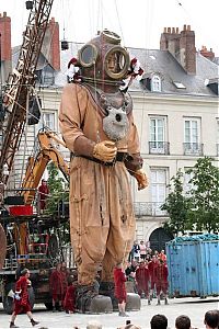 World & Travel: Gigantic stage with huge puppets, Nantes, France
