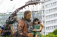 World & Travel: Gigantic stage with huge puppets, Nantes, France