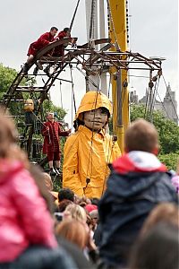 World & Travel: Gigantic stage with huge puppets, Nantes, France