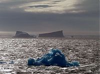 World & Travel: iceberg