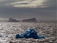 World & Travel: iceberg