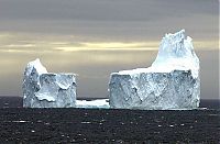 World & Travel: iceberg