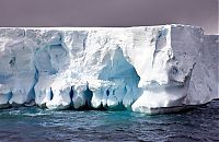 World & Travel: iceberg