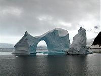 World & Travel: iceberg