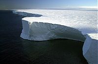 World & Travel: iceberg