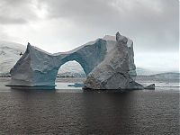 World & Travel: iceberg