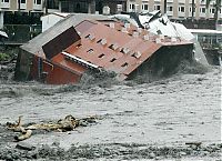 Trek.Today search results: 6-storey hotel collapsed due typhoon, Taiwan