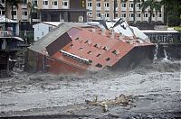 Trek.Today search results: 6-storey hotel collapsed due typhoon, Taiwan