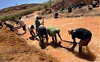 Extraction of sapphires, Madagascar