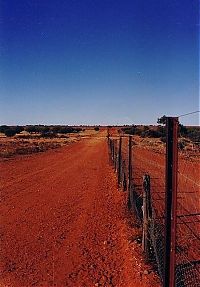 World & Travel: The longest fence in the world, 5614 km, Australia