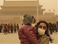 World & Travel: Sandstorms whip across China‎