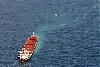 World & Travel: Stranded ship, Great Barrier Reef, Coral Sea, Queensland, Australia