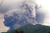 World & Travel: volcanoes around the world