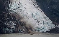 World & Travel: The Eruption of Eyjafjallajökull volcano, Skógar, Mýrdalsjökull, Iceland