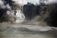 World & Travel: The Eruption of Eyjafjallajökull volcano, Skógar, Mýrdalsjökull, Iceland