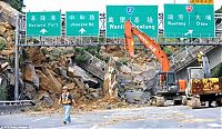 World & Travel: Landslide buried highway, Taipei, Taiwan