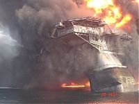 World & Travel: Deepwater Horizon in flames