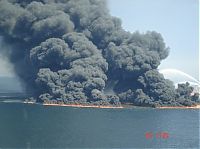 World & Travel: Deepwater Horizon in flames