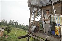 World & Travel: Farmer defends his land with a canon, China