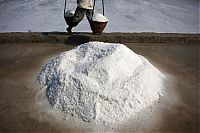 World & Travel: Salt production, India and Indonesia