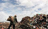 World & Travel: Living at dump, Phnom Penh, Cambodia