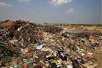 World & Travel: Living at dump, Phnom Penh, Cambodia